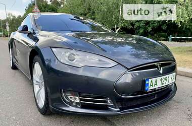 Лифтбек Tesla Model S 2016 в Киеве