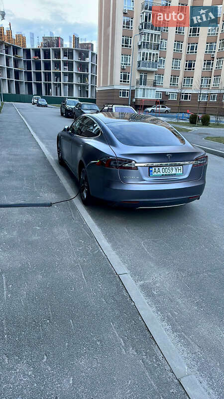 Лифтбек Tesla Model S 2014 в Киеве