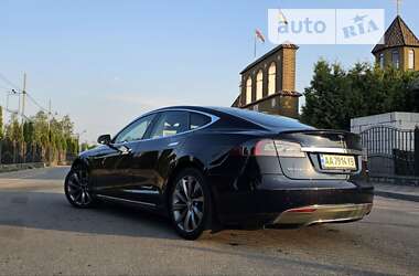 Лифтбек Tesla Model S 2014 в Киеве