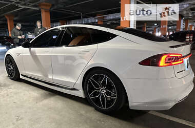 Ліфтбек Tesla Model S 2014 в Києві
