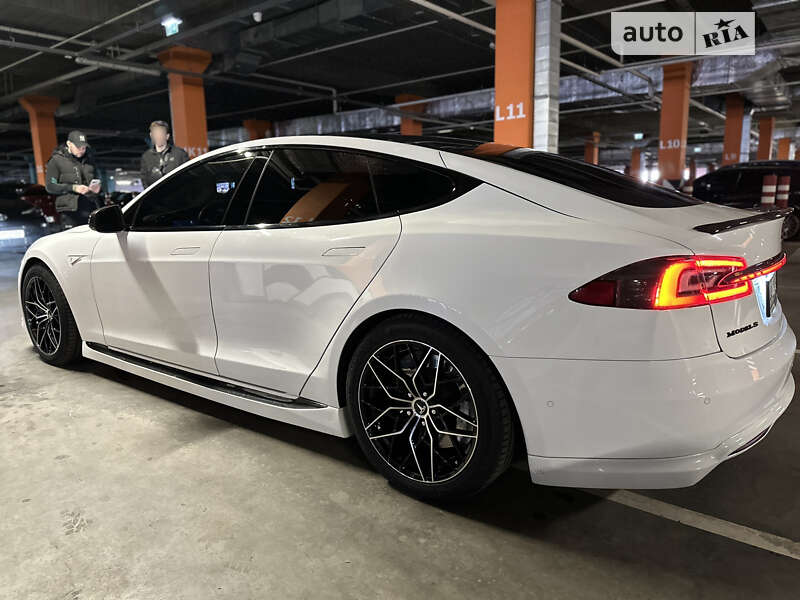 Ліфтбек Tesla Model S 2014 в Києві