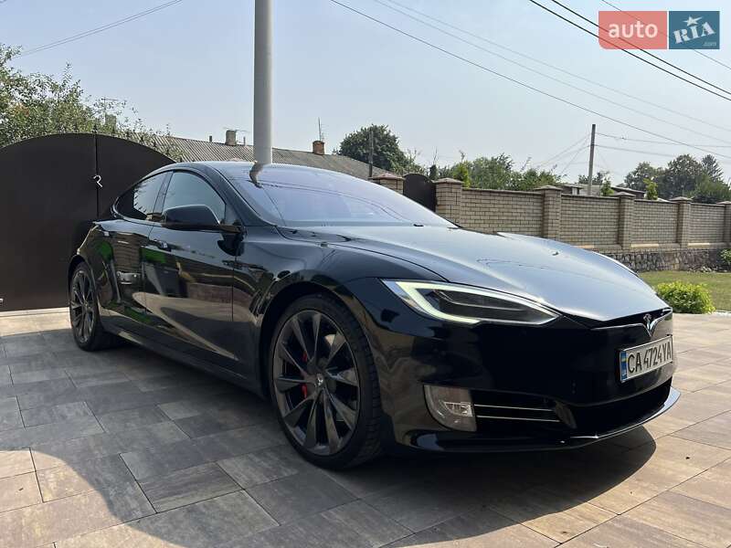 Лифтбек Tesla Model S 2019 в 