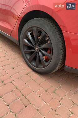 Ліфтбек Tesla Model S 2013 в Києві