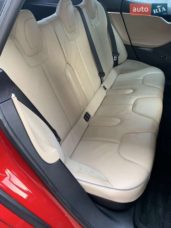 Ліфтбек Tesla Model S 2013 в Києві
