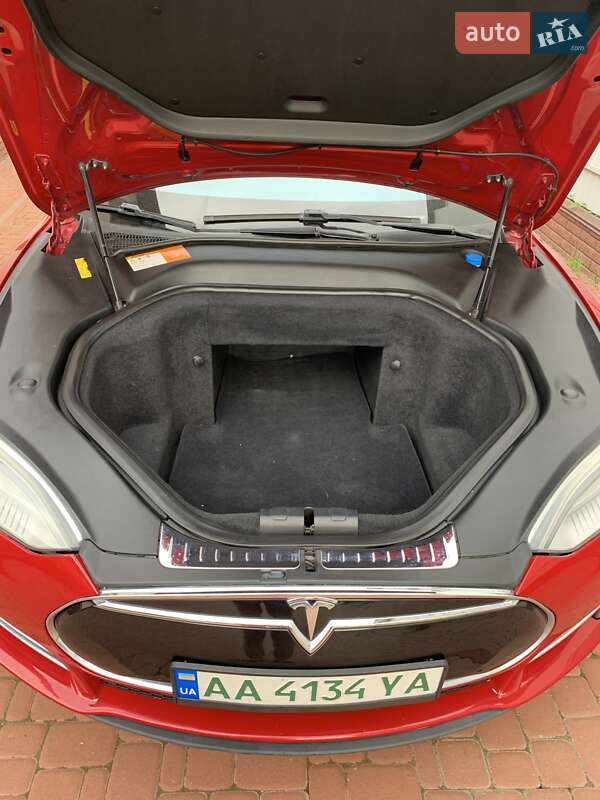 Ліфтбек Tesla Model S 2013 в Києві