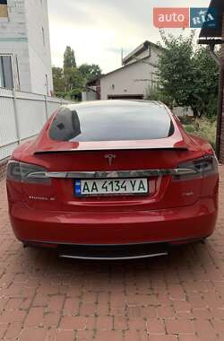 Ліфтбек Tesla Model S 2013 в Києві