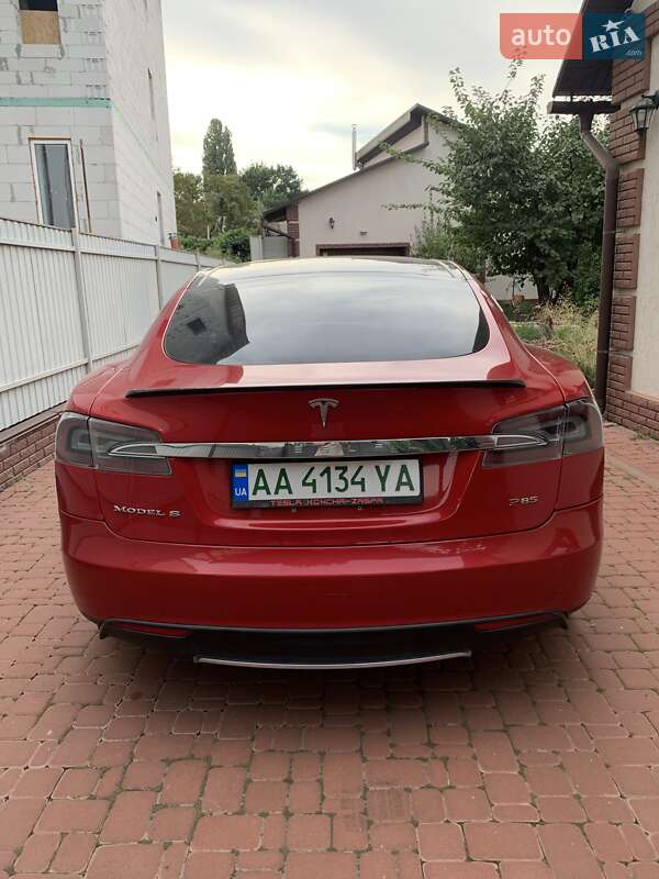 Ліфтбек Tesla Model S 2013 в Києві