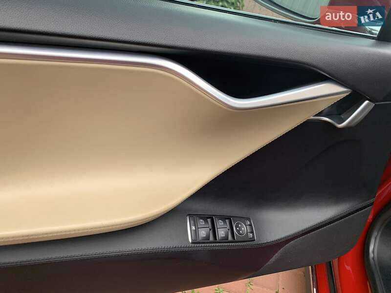 Ліфтбек Tesla Model S 2013 в Києві