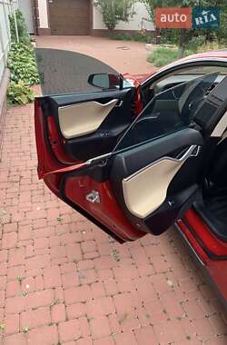 Ліфтбек Tesla Model S 2013 в Києві