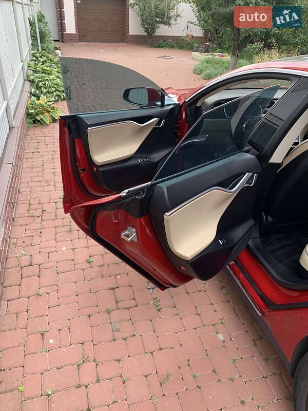 Ліфтбек Tesla Model S 2013 в Києві