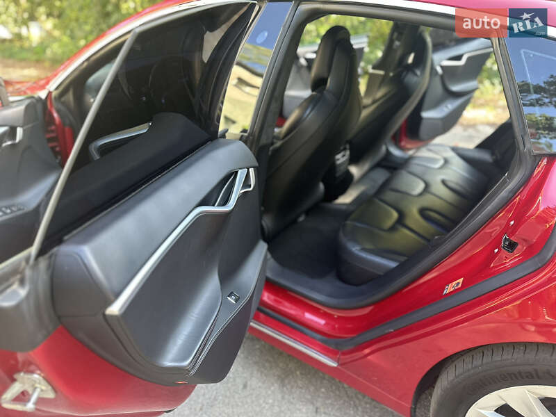 Ліфтбек Tesla Model S 2017 в Києві