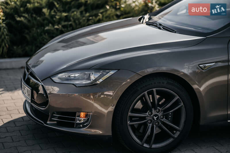 Лифтбек Tesla Model S 2015 в Одессе