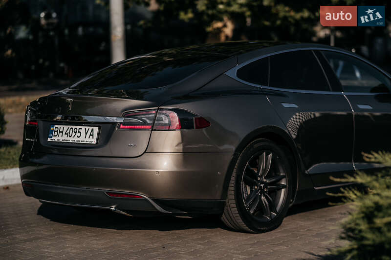 Лифтбек Tesla Model S 2015 в Одессе