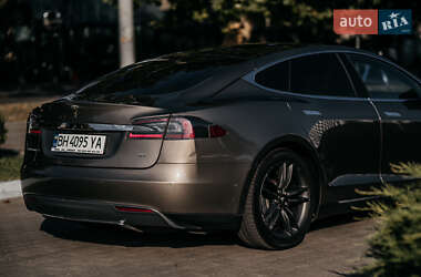 Ліфтбек Tesla Model S 2015 в 