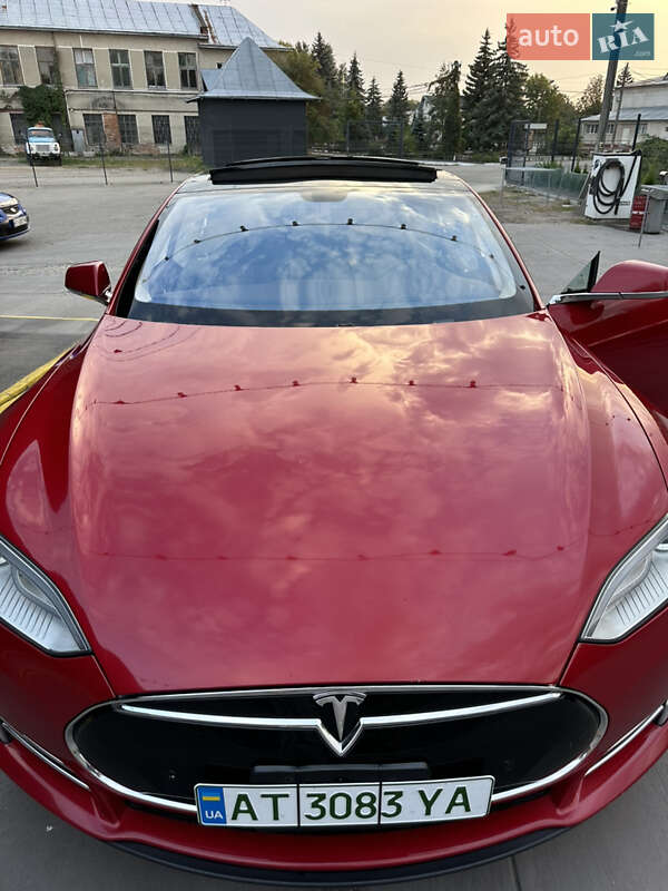 Ліфтбек Tesla Model S 2013 в Тлумачі