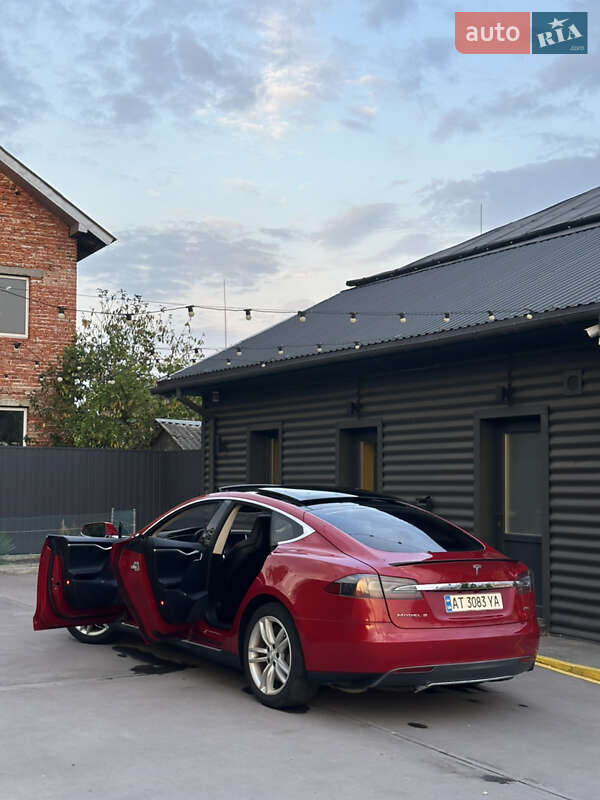 Ліфтбек Tesla Model S 2013 в Тлумачі