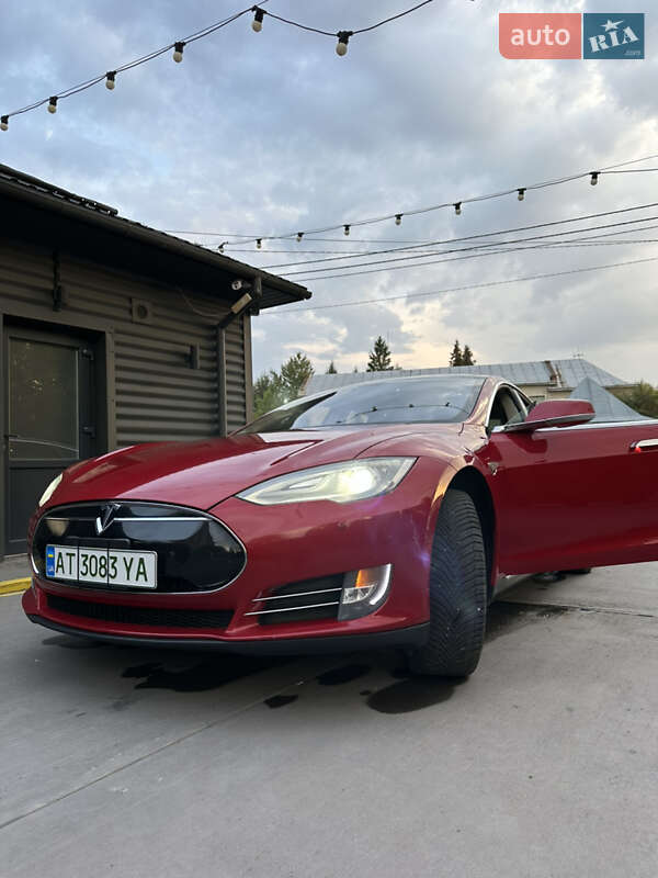 Ліфтбек Tesla Model S 2013 в Тлумачі