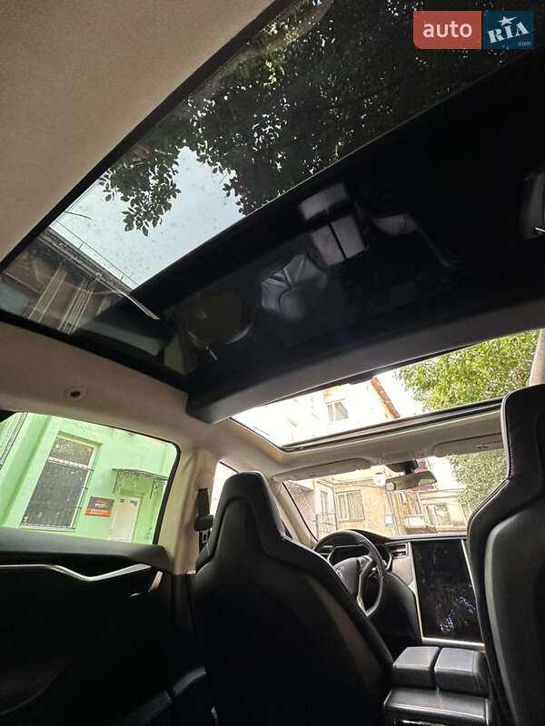 Ліфтбек Tesla Model S 2013 в Тлумачі