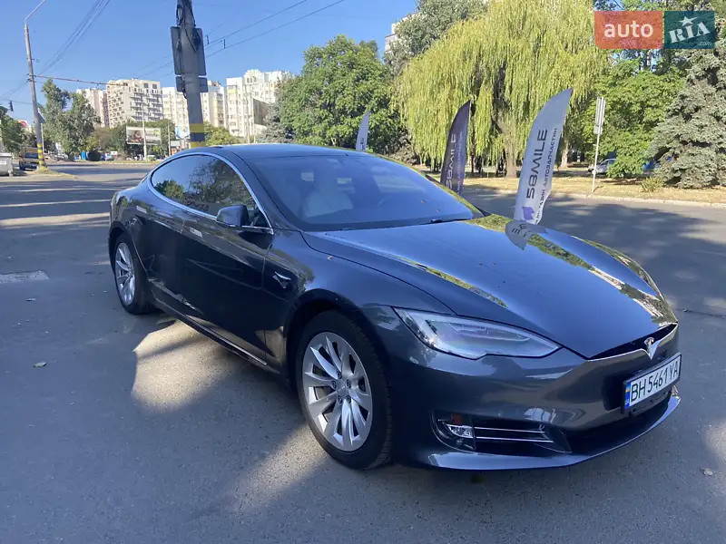 Tesla Model S 2019