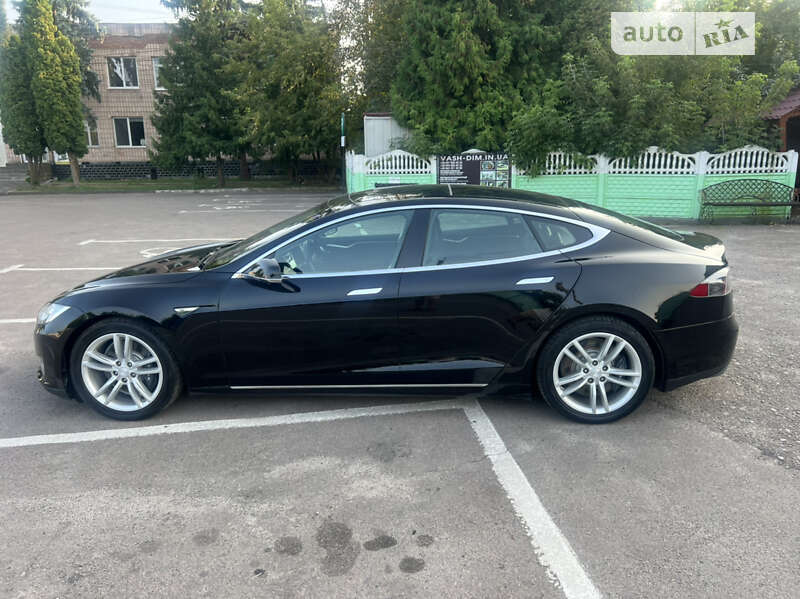 Ліфтбек Tesla Model S 2013 в Дубні фото 24 Ліфтбек Tesla Model S 2013 в Дубні