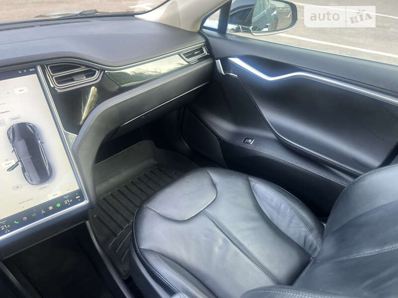 Ліфтбек Tesla Model S 2013 в Дубні фото 33 Ліфтбек Tesla Model S 2013 в Дубні