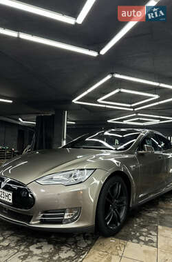 Лифтбек Tesla Model S 2016 в 