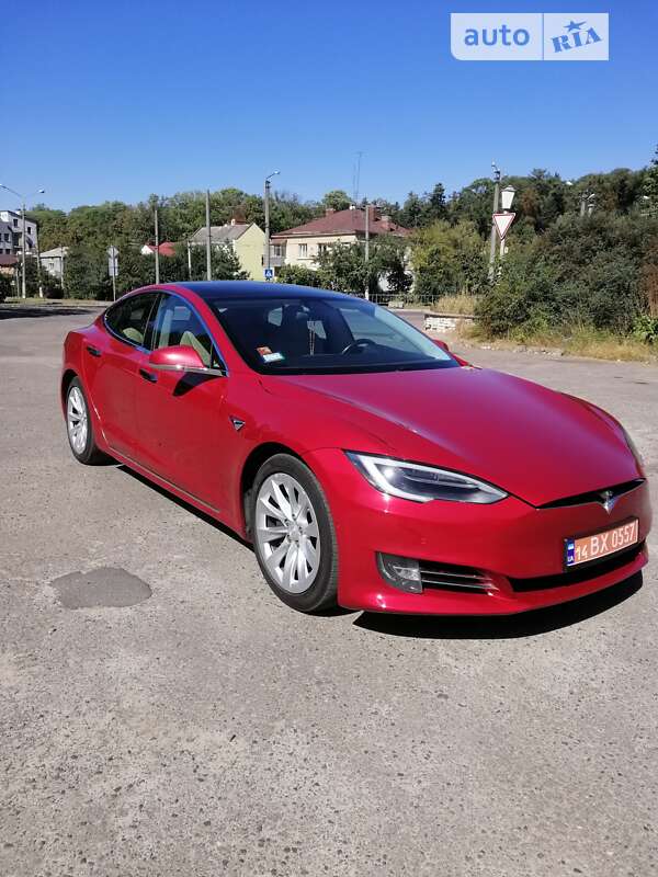 Ліфтбек Tesla Model S 2017 в Львові