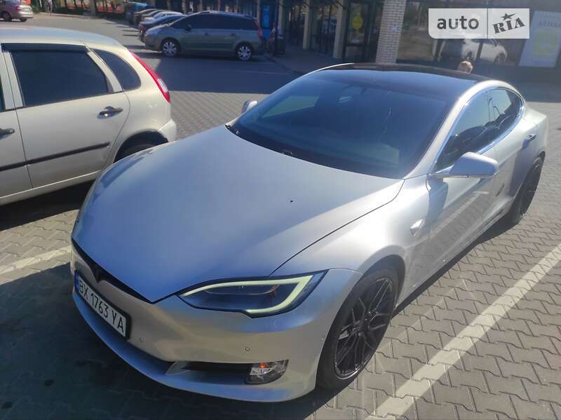 Лифтбек Tesla Model S 2017 в Хмельницком