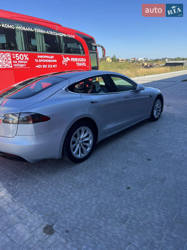 Лифтбек Tesla Model S 2017 в Ивано-Франковске