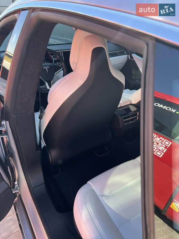 Лифтбек Tesla Model S 2017 в Ивано-Франковске