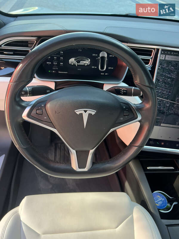 Лифтбек Tesla Model S 2017 в Ивано-Франковске