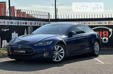 Лифтбек Tesla Model S 2015 в Киеве