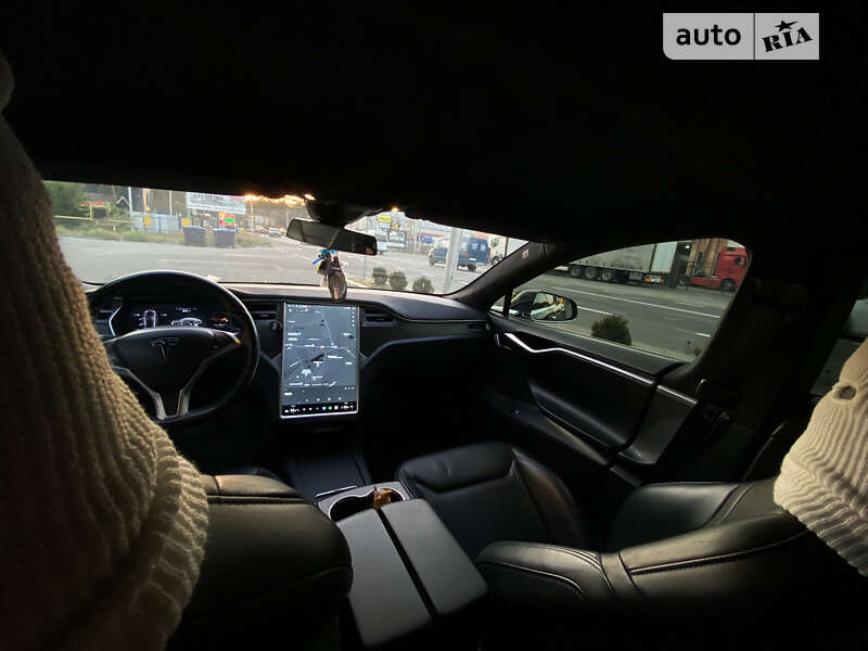 Лифтбек Tesla Model S 2015 в Киеве