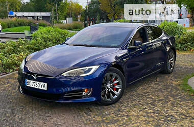 Лифтбек Tesla Model S 2016 в Львове