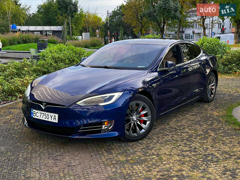 Лифтбек Tesla Model S 2016 в Львове