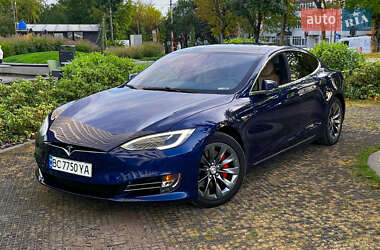 Лифтбек Tesla Model S 2016 в Львове