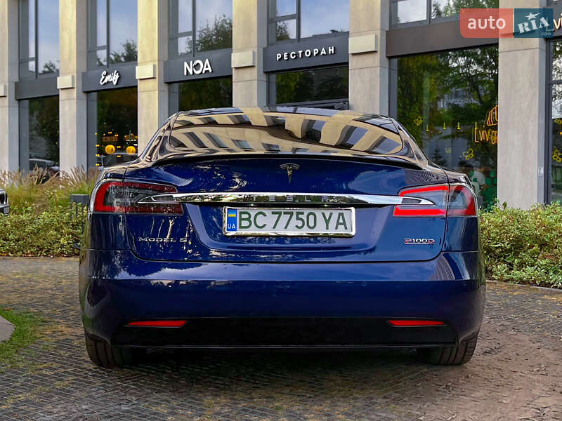 Ліфтбек Tesla Model S 2016 в Львові