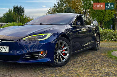 Лифтбек Tesla Model S 2016 в Львове