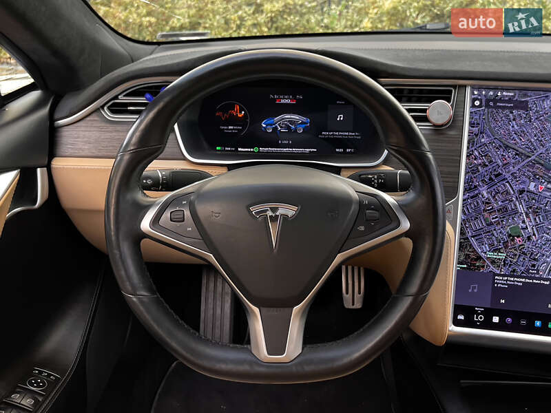 Лифтбек Tesla Model S 2016 в Львове