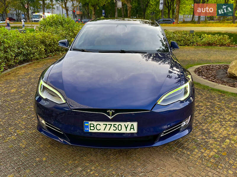 Лифтбек Tesla Model S 2016 в Львове
