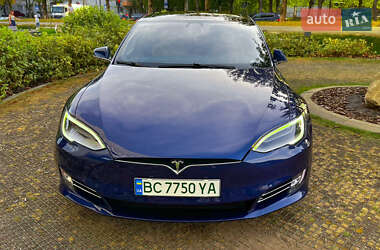 Лифтбек Tesla Model S 2016 в Львове