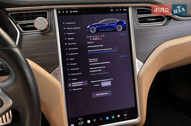 Лифтбек Tesla Model S 2016 в Львове