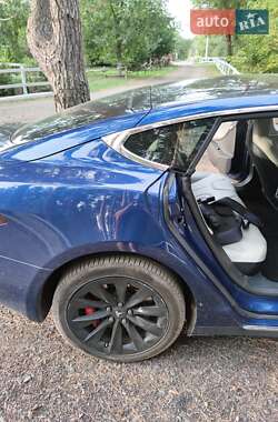 Ліфтбек Tesla Model S 2015 в Києві