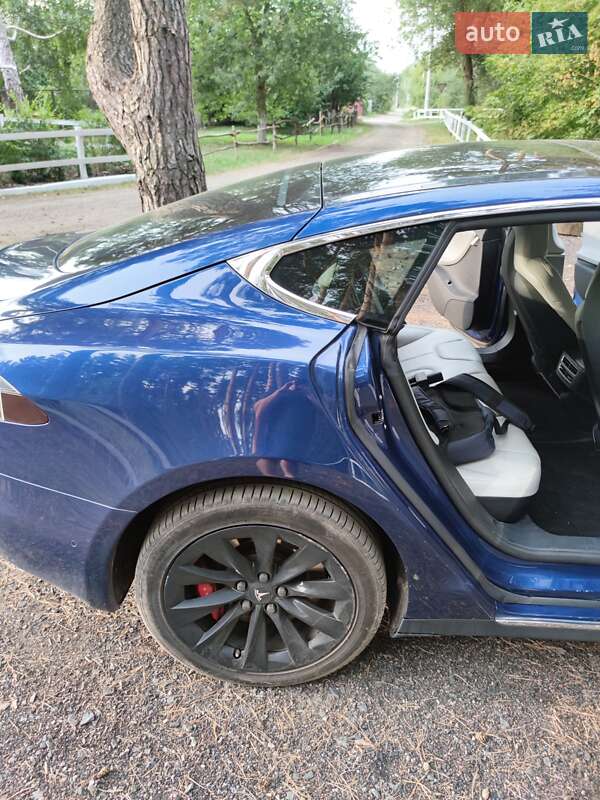 Лифтбек Tesla Model S 2015 в Киеве