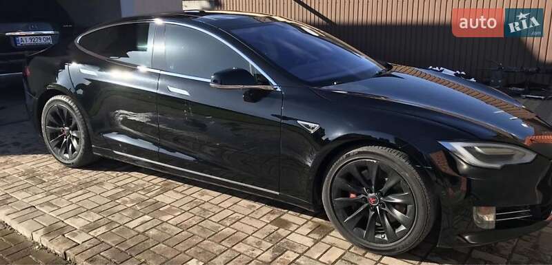 Лифтбек Tesla Model S 2016 в Борисполе