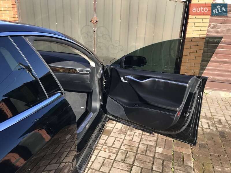 Лифтбек Tesla Model S 2016 в Борисполе