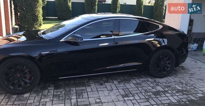 Лифтбек Tesla Model S 2016 в Борисполе