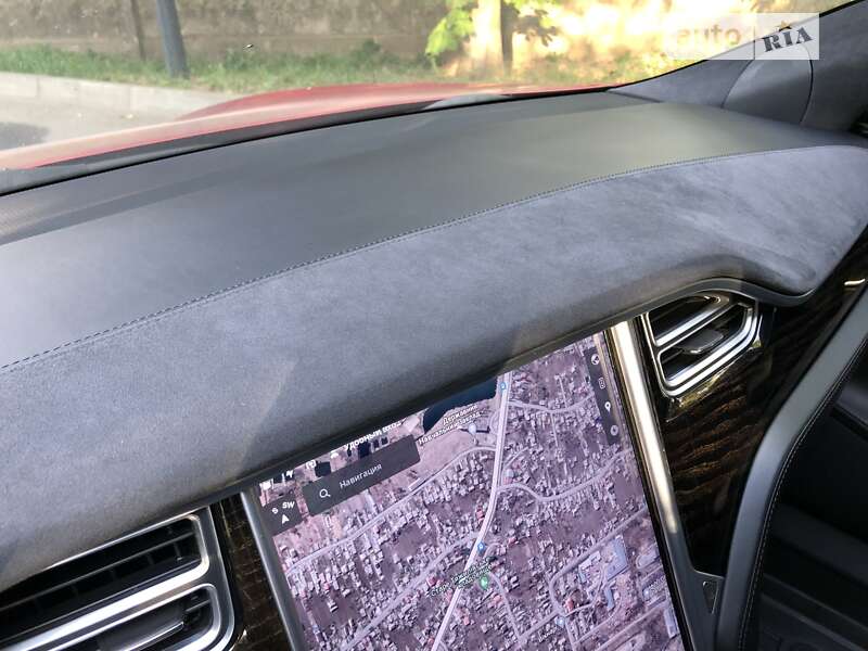 Лифтбек Tesla Model S 2016 в Виннице