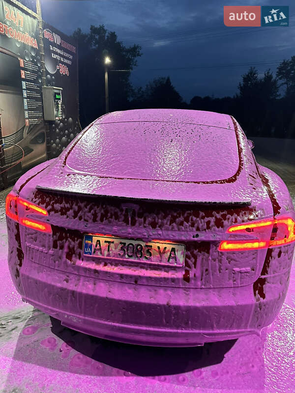 Ліфтбек Tesla Model S 2013 в Тлумачі