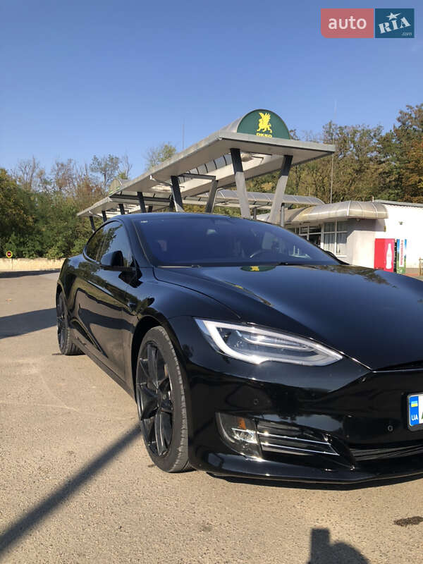 Ліфтбек Tesla Model S 2017 в Могилів-Подільському